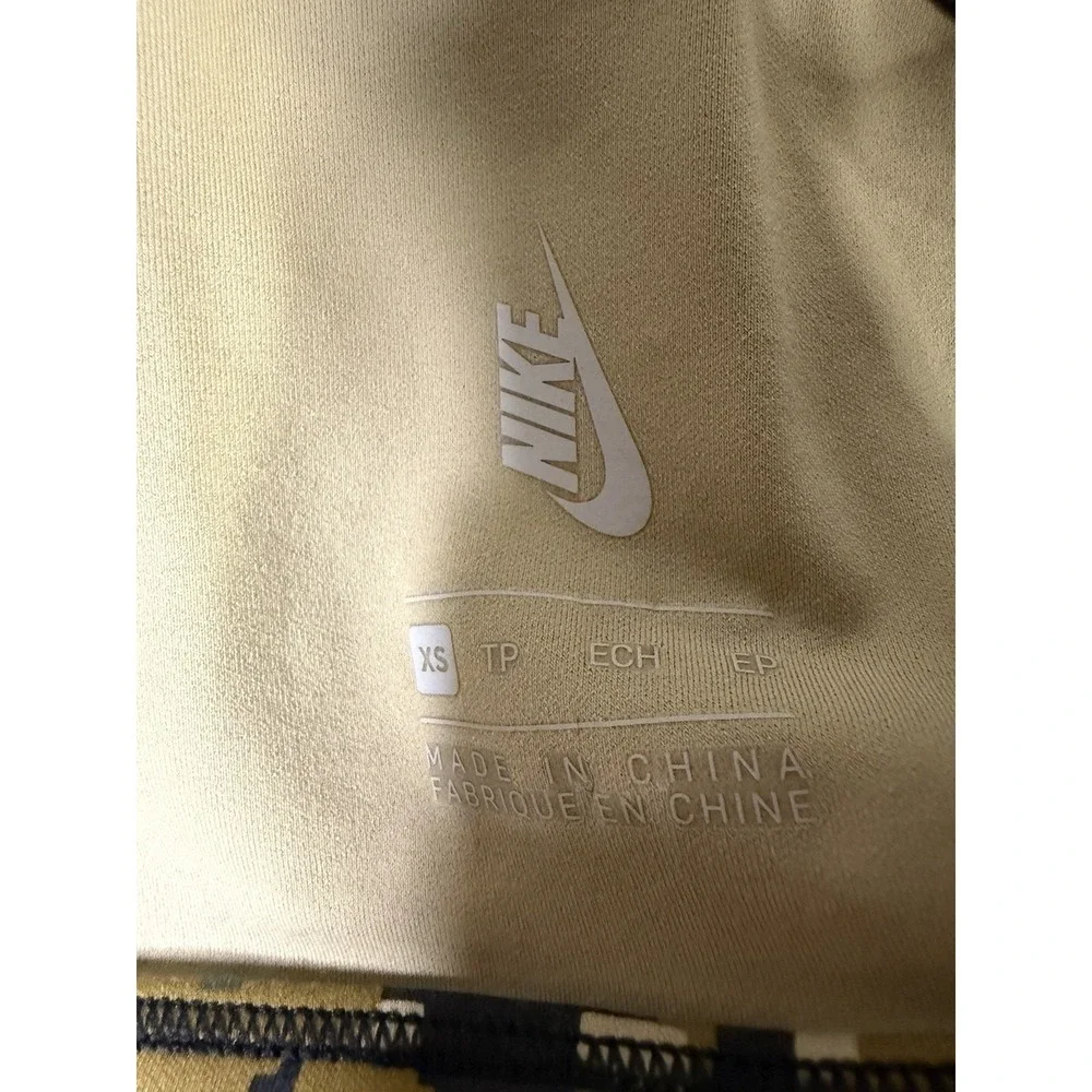 Nike Women's XS Digital Camo Sports Bra Mesh‎ Racerback Medium Support